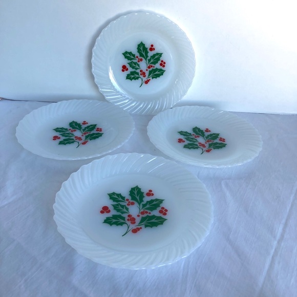 termocrisa Other - Termocrisa White Milkglass 4 Holly Dessert Plates